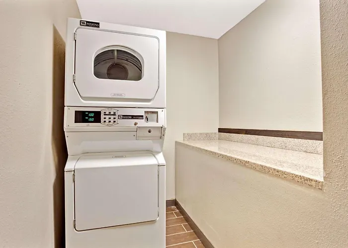 Super 8 By Wyndham Louisville Airport